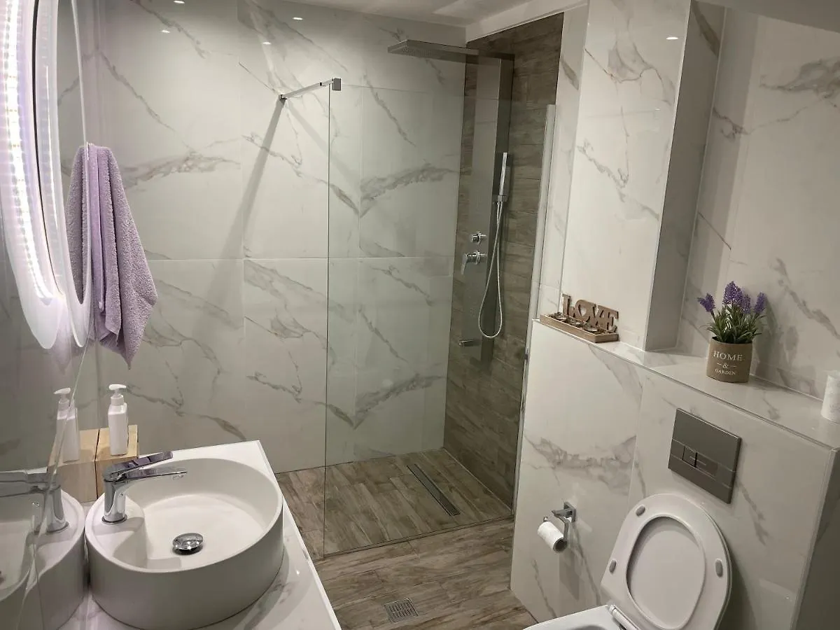 Lovely And Sunny Apartament 300M From Beach!! Переа 0*,