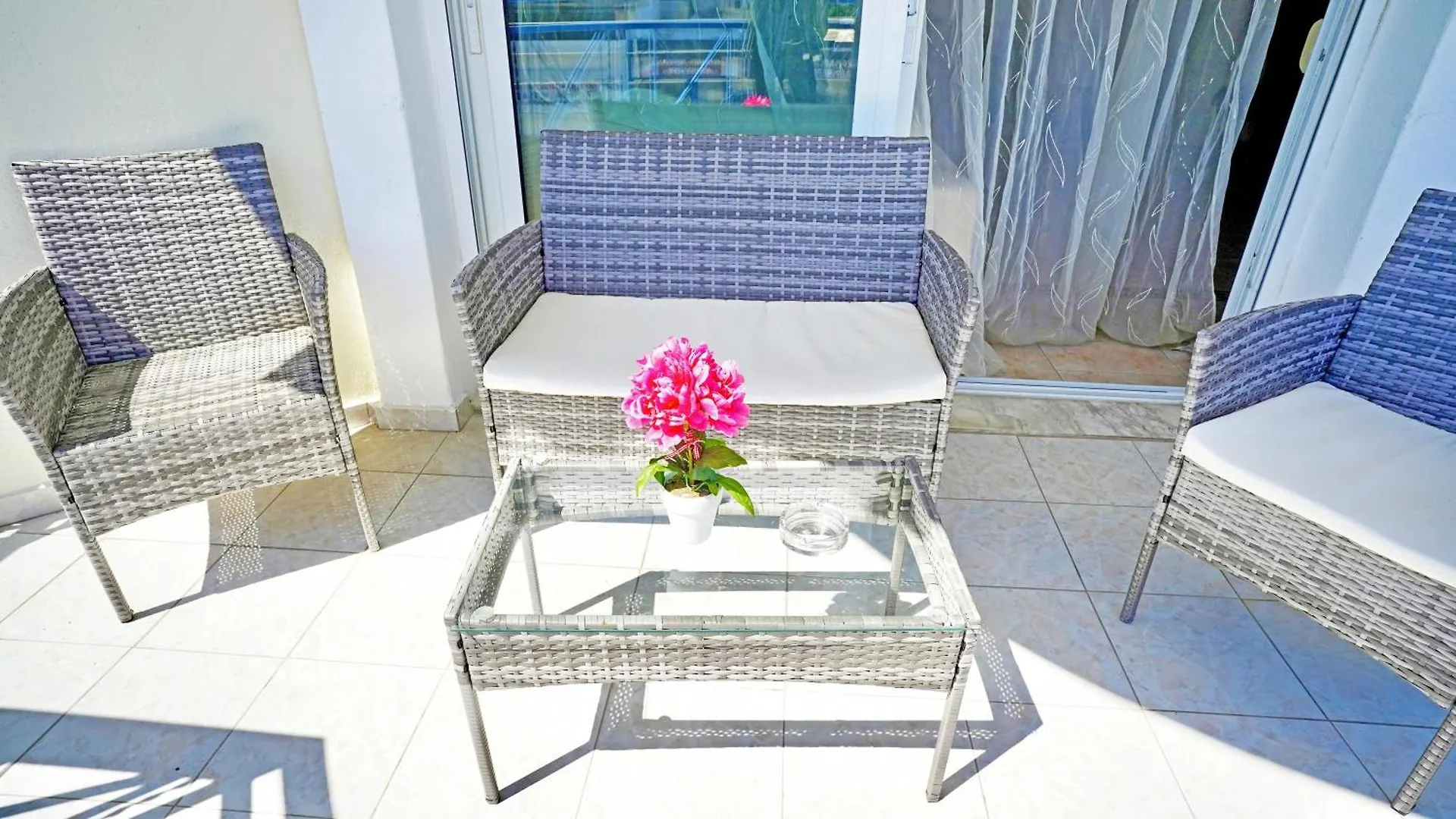 Апартаменты Lovely And Sunny Apartament 300M From Beach!! Переа