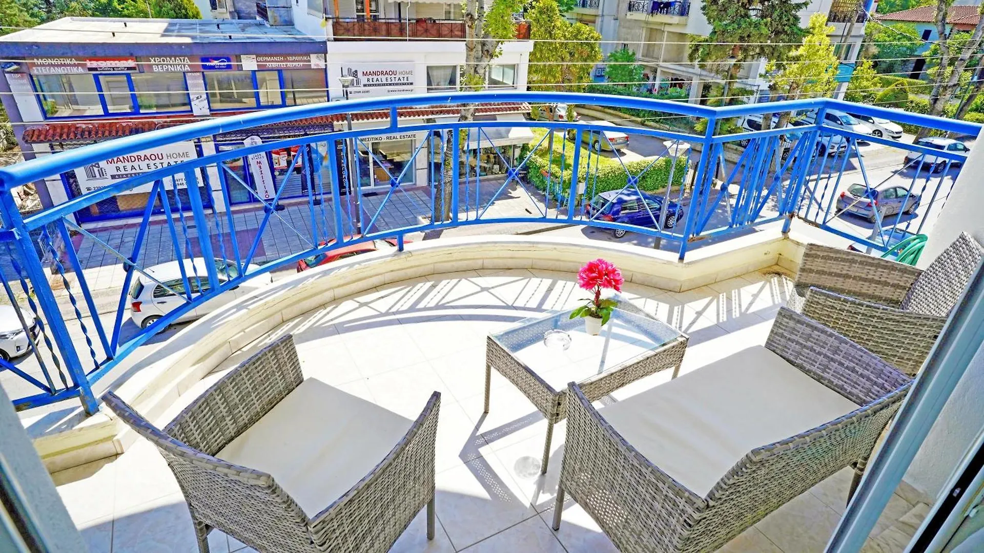Lovely And Sunny Apartament 300M From Beach!! Переа 0*,