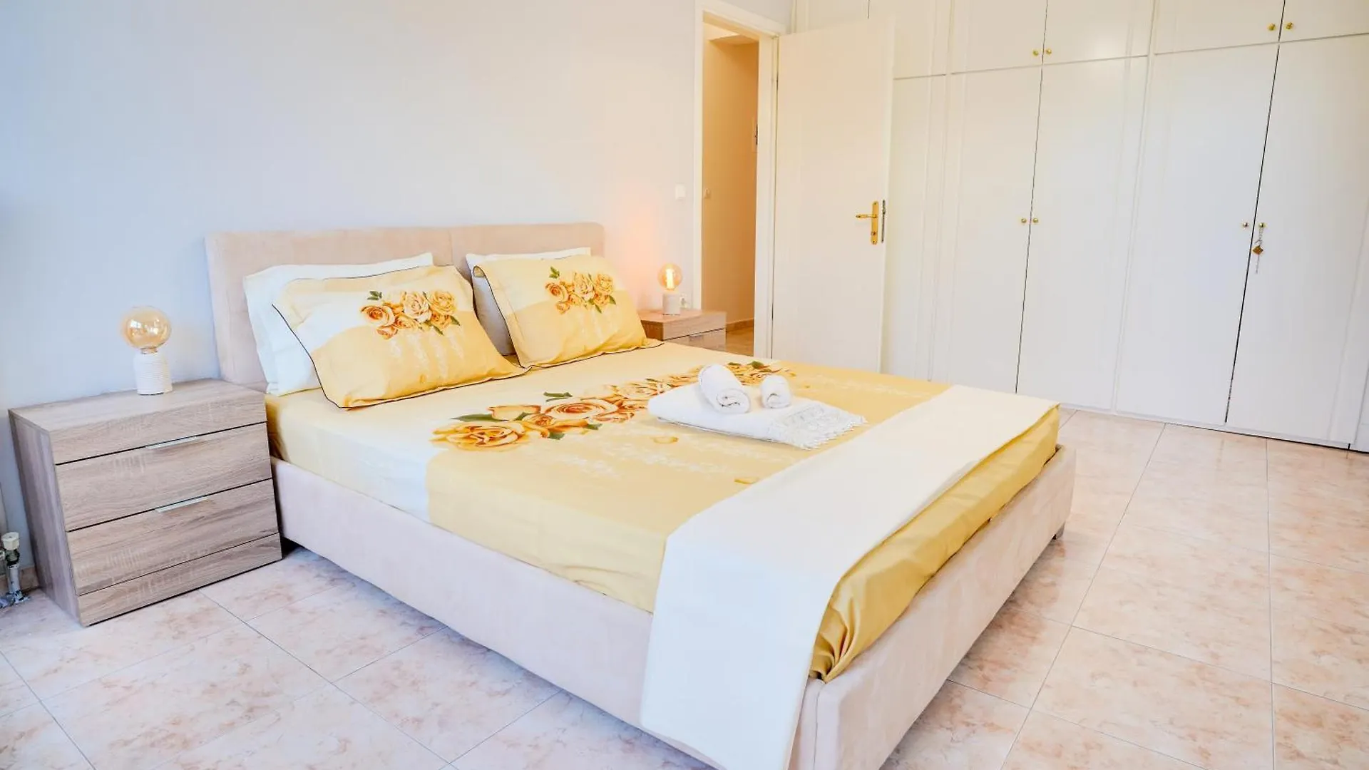 Lovely And Sunny Apartament 300M From Beach!! Переа Греция