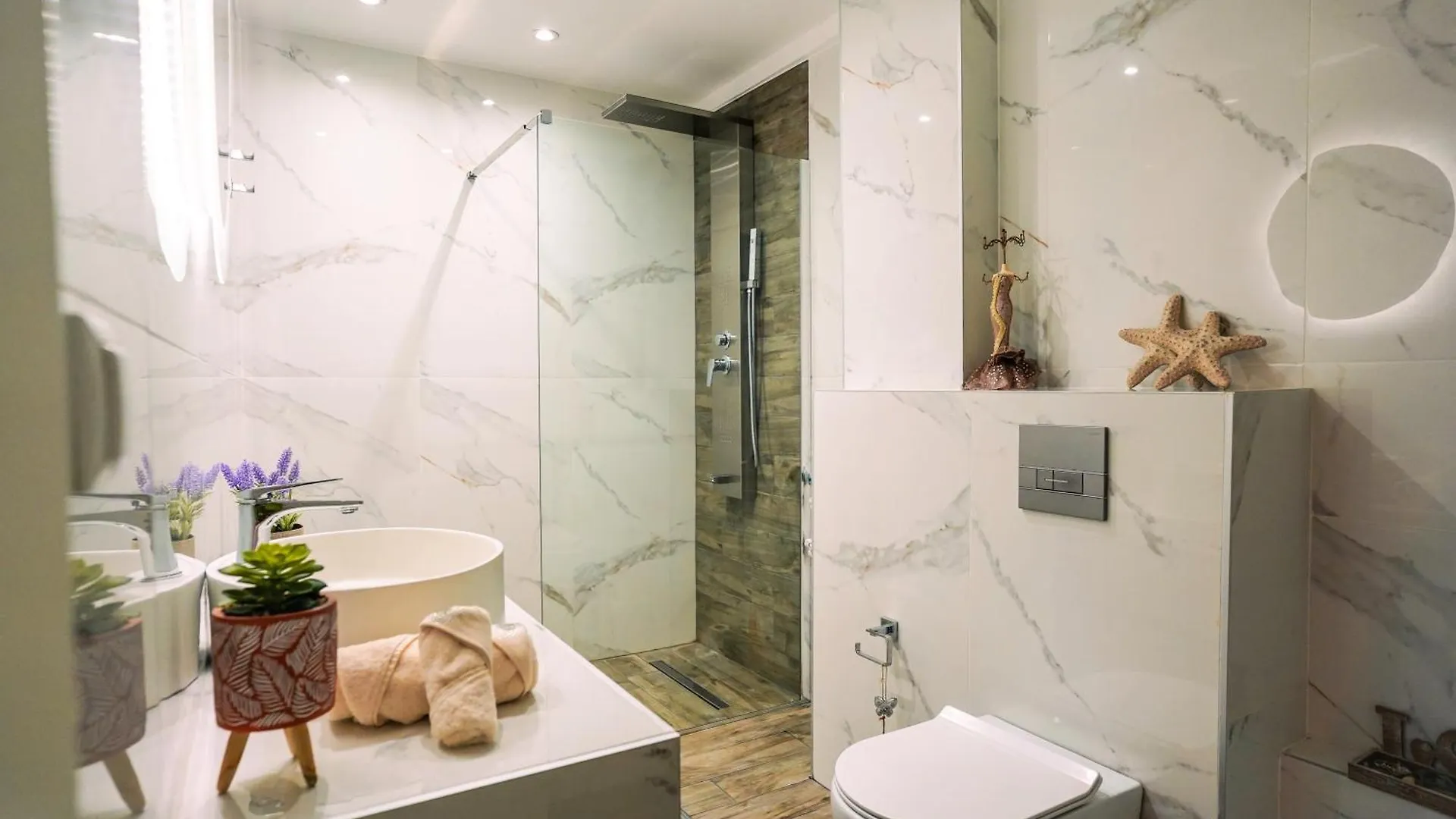 Lovely And Sunny Apartament 300M From Beach!! Переа Апартаменты